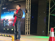 龍翔紡織為莫拉克電動(dòng)車定制年會(huì)紅色圍巾 龍翔紡織為莫拉克電動(dòng)車定制年會(huì)紅色圍巾