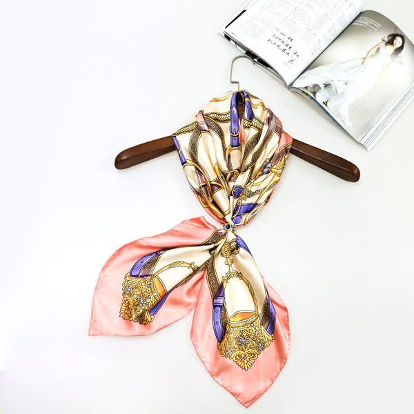 粉色風(fēng)氣絲巾